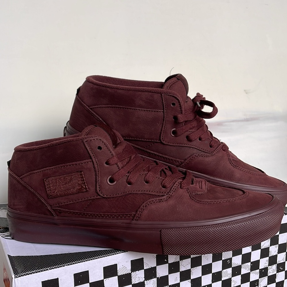 Vans Men’s Skate Half Cab
Mono Chocolate
VNDASFCDCHC
Sneakers - Picture 6 of 16